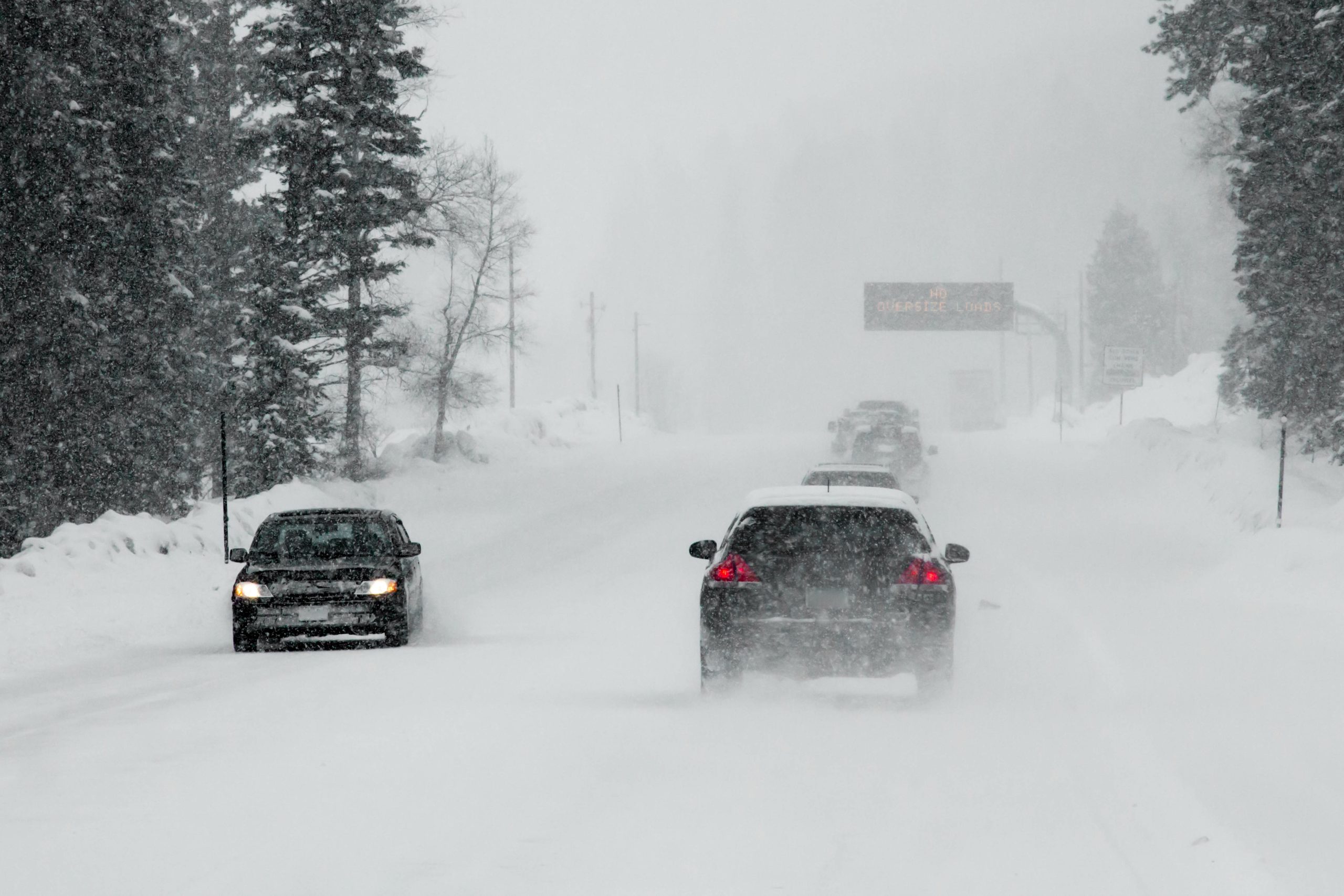 pexels-nasr-al-380085131-19908577 Traffic driving in a blizzard in Connecticut